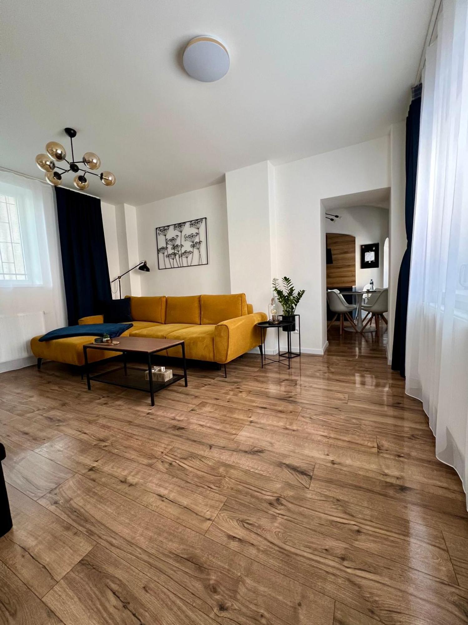 Apartment R&L Lazovna Apt 1 - Old Town And Parking บันสกาบิสตรีตซา ภายนอก รูปภาพ